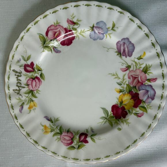 Royal Albert Sweet Pea Tea Cup, Saucer, and Small Plate - Picture 13 of 16